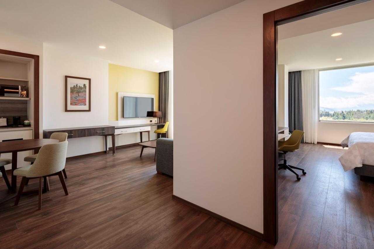 Holiday Inn - Quito Airport By Ihg Tababela Zewnętrze zdjęcie Suite