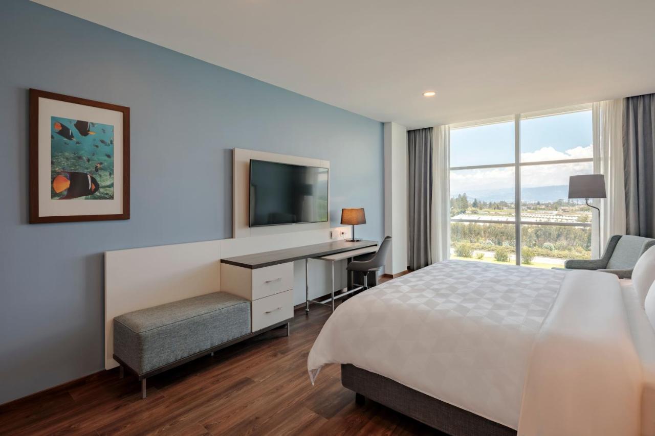 Holiday Inn - Quito Airport By Ihg Tababela Zewnętrze zdjęcie A guest room at the Hilton Garden Inn in San Jose, Costa Rica
